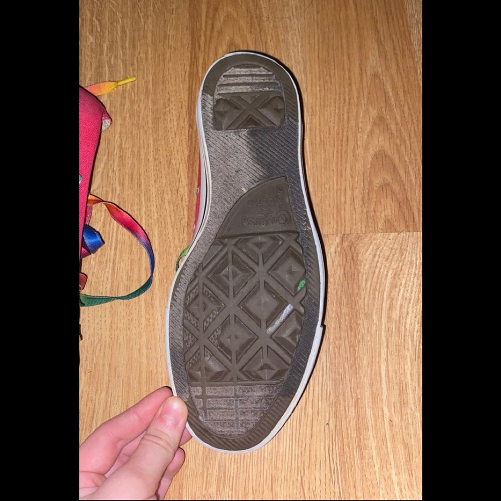 Converses - Picture 2 of 2